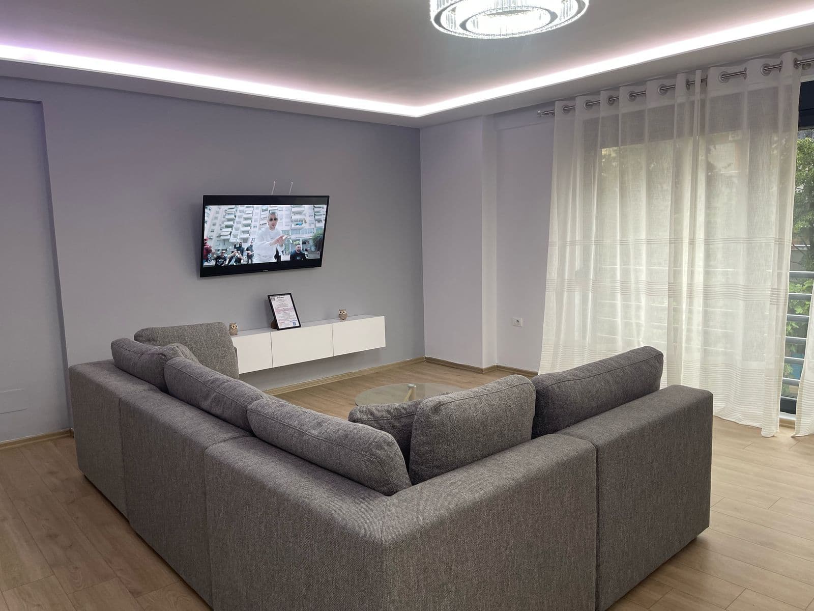 Apartament 2+1 per qira te Pazari i Ri ( Optika Roma ) ! 3
