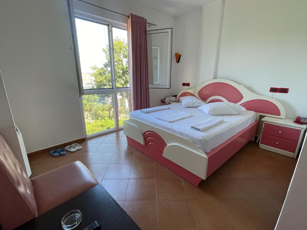 SHITET MOTEL NE AFERSI TE TIRANES, VAQARR!