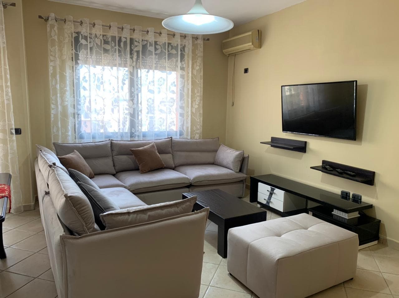 Jepet me Qira Apartament 2+1+2 tek 9-katshet!