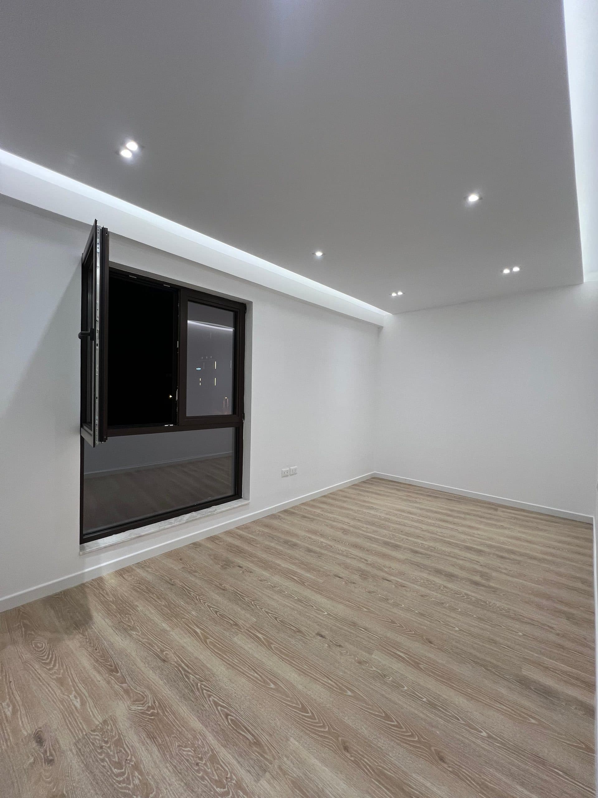 Apartament i pershtatshem per zyra,biznese 1+1 për Qira në Myslym Shyri, Tiranë - 700€ | 72 m² 2