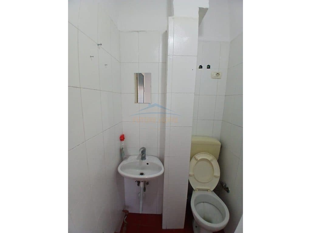 Qera , Ambient Biznesi , Rruga Fortuzi , Tirane 4