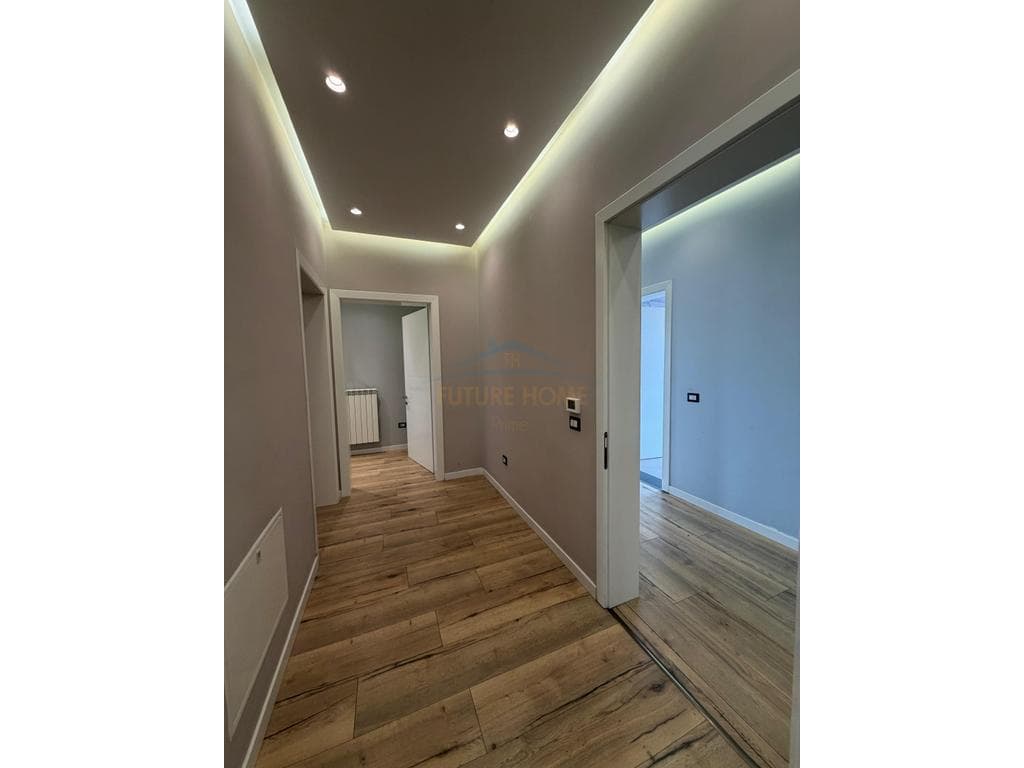 Shitet , Penthouse , Liqeni i thate , Tirane 4