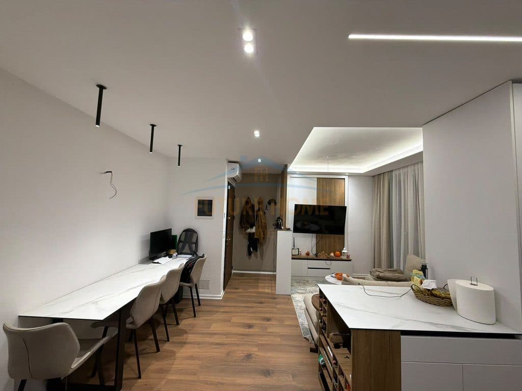 Shitet, Apartament 2+1 + Post Parkimi + Njesi Sherbimi, Kompleksi Tom Doshi , Tirane 2