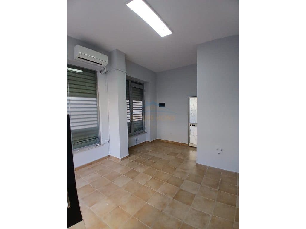Qera , Ambient Biznesi , Rruga Fortuzi , Tirane 2
