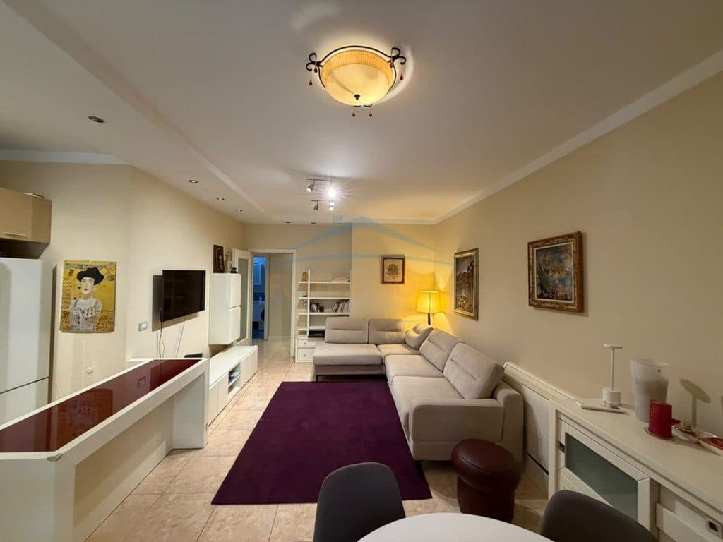 Shitet, Apartament 2+1+2, Liqeni i That, Tirane