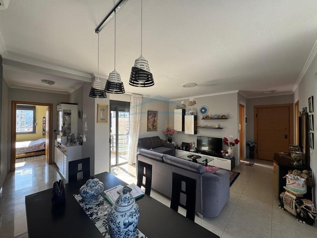Shitet , Apartament 3+1+2 , Rruga e Kosovareve 2