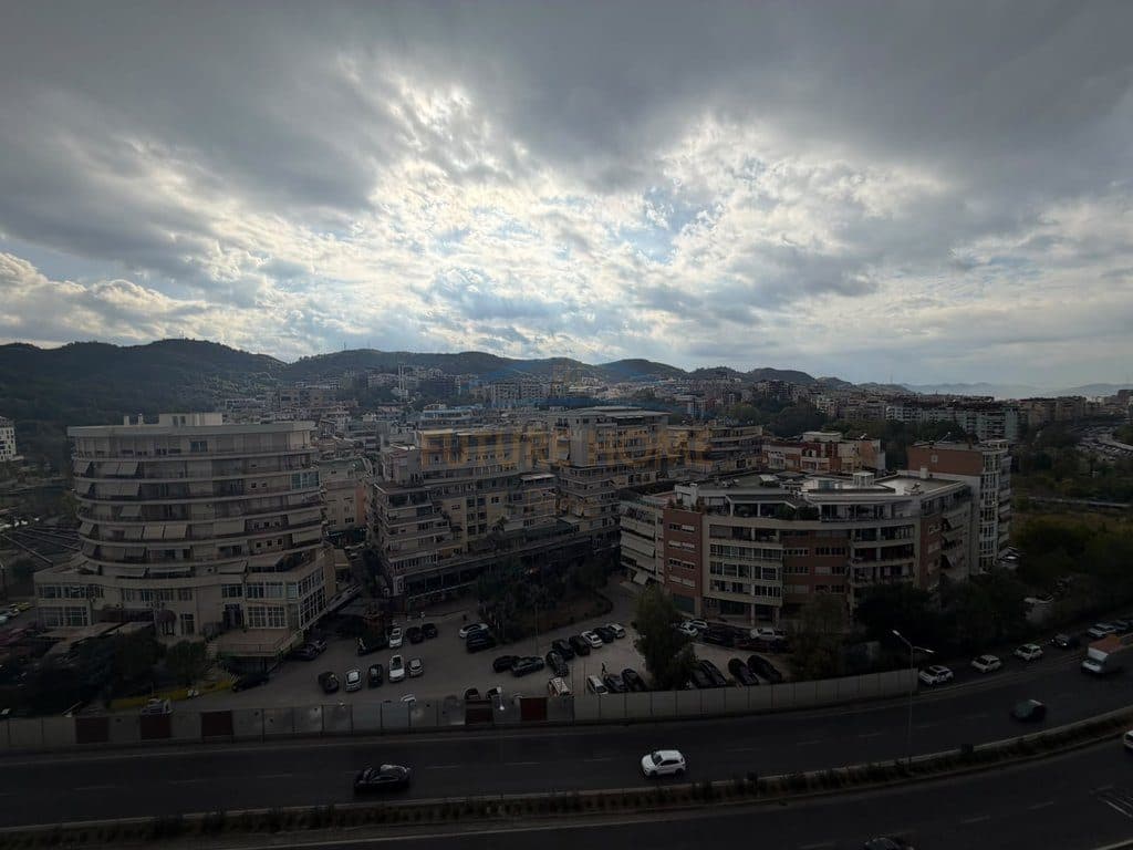 Shitet, Apartament 2+1+2+ Post Parkimi, Lake View Residence, Tiranë.