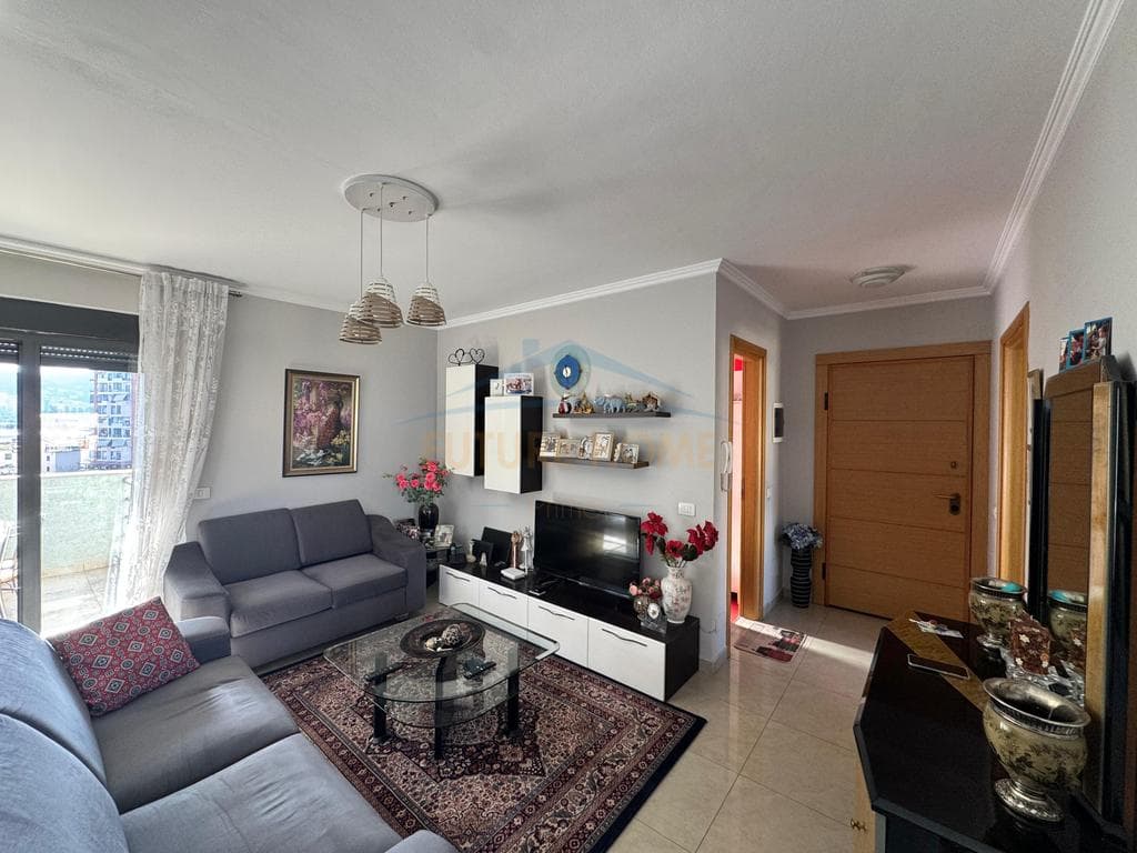 Shitet , Apartament 3+1+2 , Rruga e Kosovareve 3