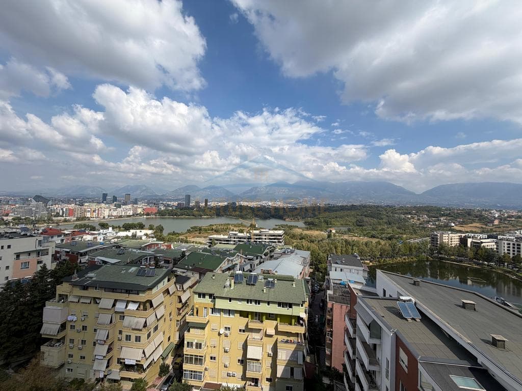 Shitet , Penthouse , Liqeni i thate , Tirane