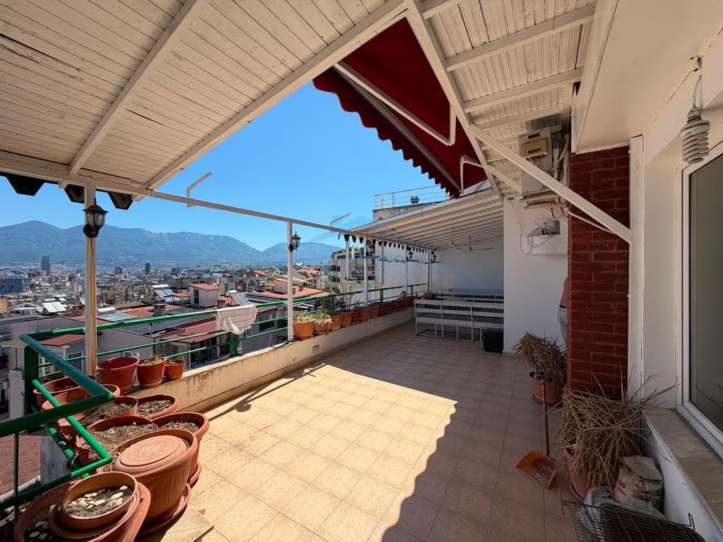 Shitet, Duplex 4+1+2, Rezidenca Kodra e Diellit 1, Tiranë. 2