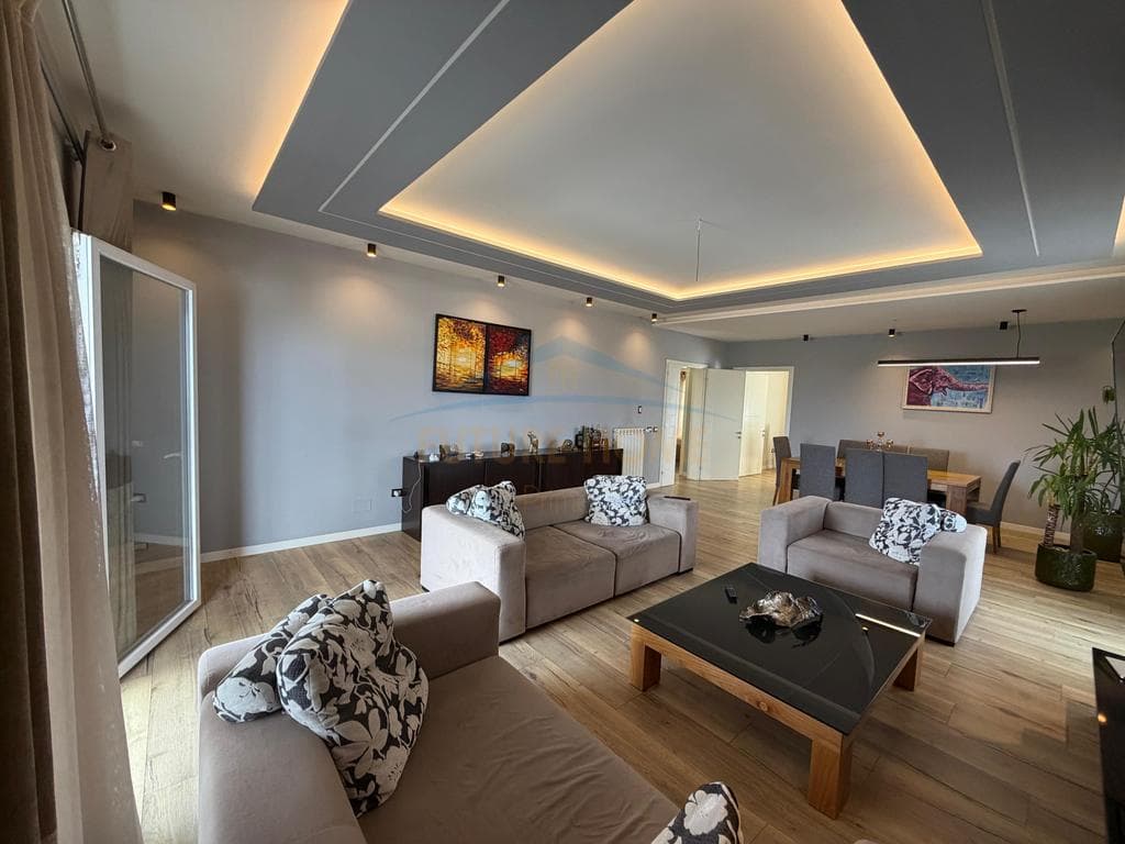 Shitet , Penthouse , Liqeni i thate , Tirane 2