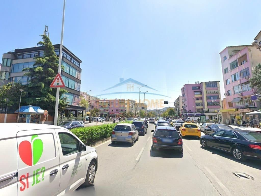 Shitet , Apartament 2+1+2 , 21 dhjetori , Tirane
