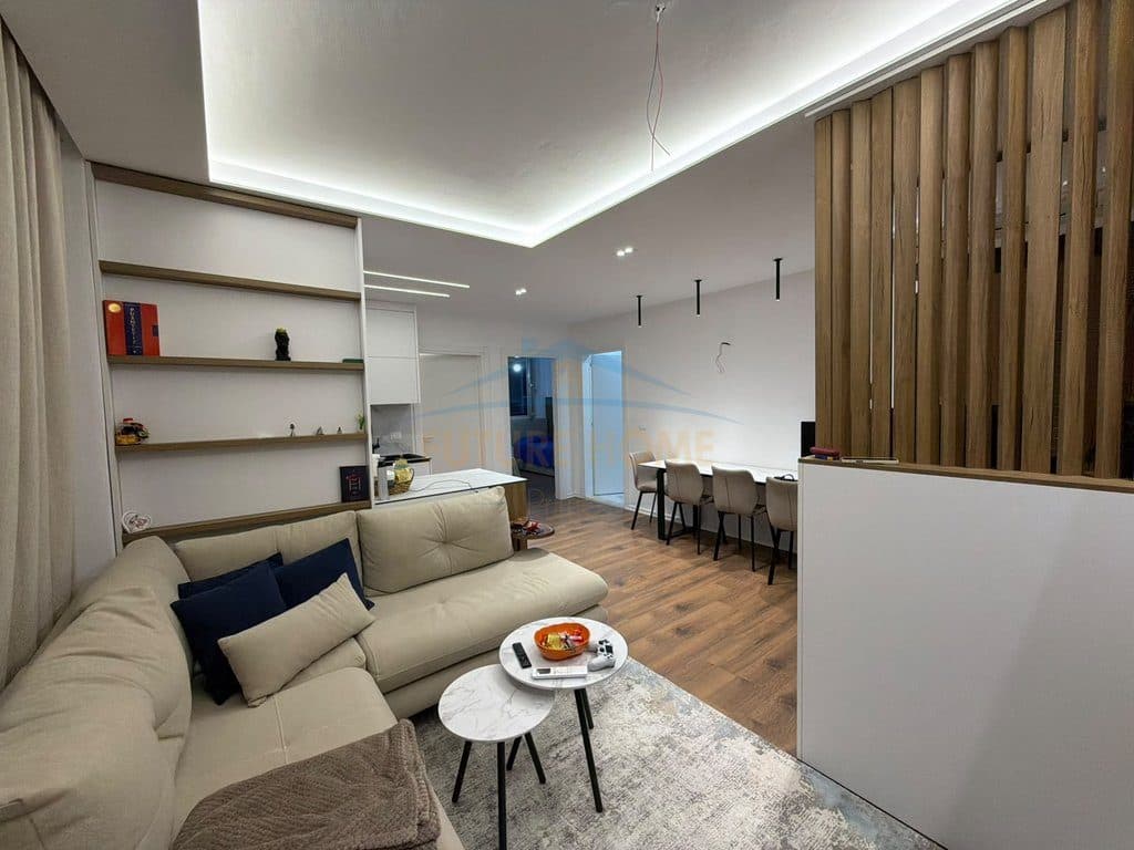Shitet, Apartament 2+1 + Post Parkimi + Njesi Sherbimi, Kompleksi Tom Doshi , Tirane 3