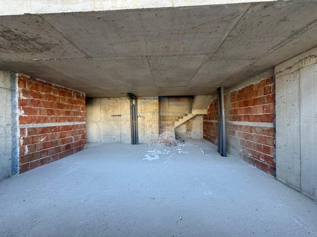 Shitet , Apartament Duplex 4+1 , Komuna Parisit 3