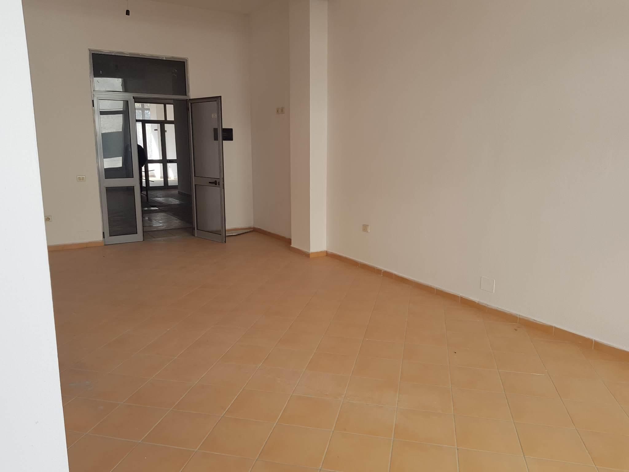 Shiten, Opsione Ambiente Biznesi dhe Dyqane, Rruga Kastriotët, Tiranë - duke filluar nga 1300€/m²