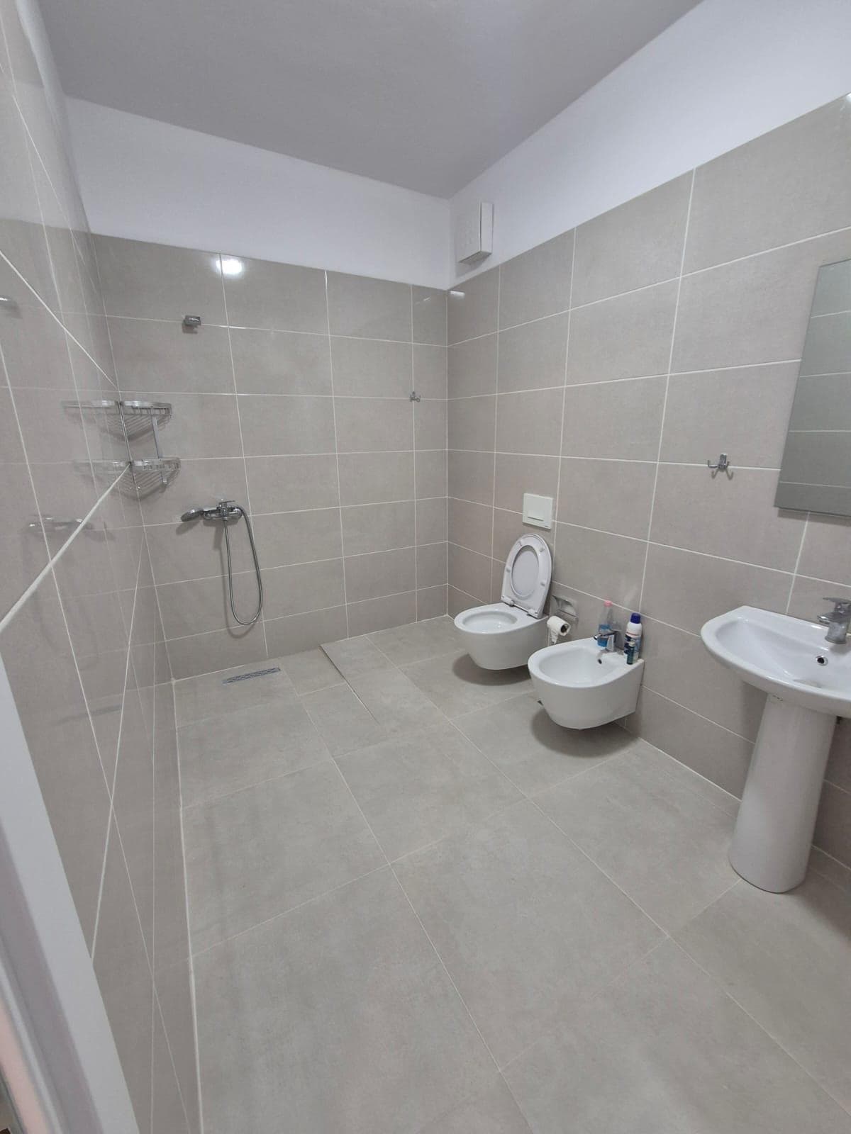 Qera, Apartament 2+1 , Rruga e Elbasanit, Tiranë - 85.000 Lekë | 133.4 m² 4