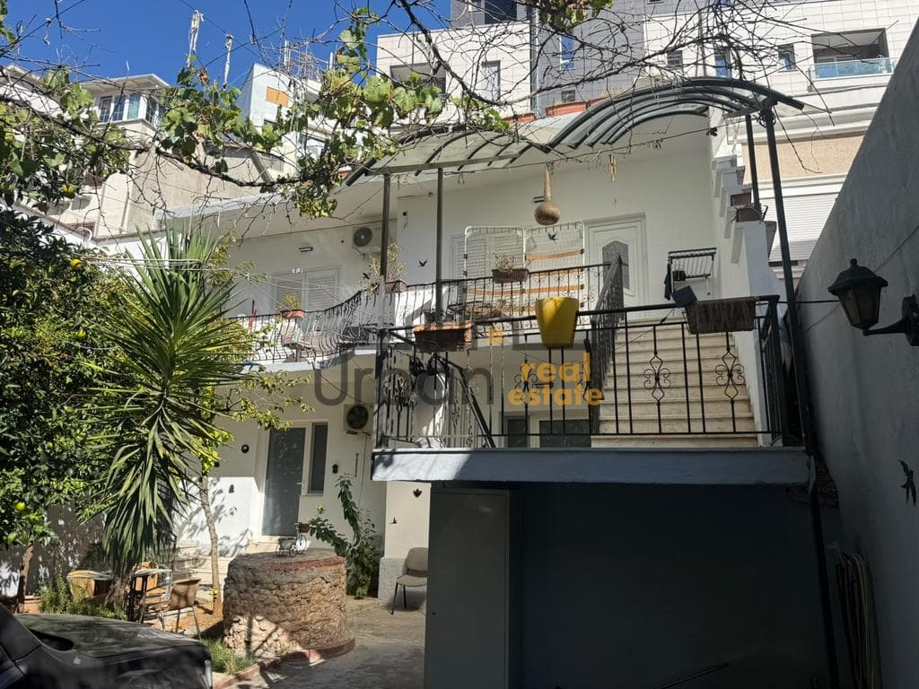 Shitet, Vilë 2-katëshe, Rruga Barrikadave, Tiranë - 1.400.000€ |600m²