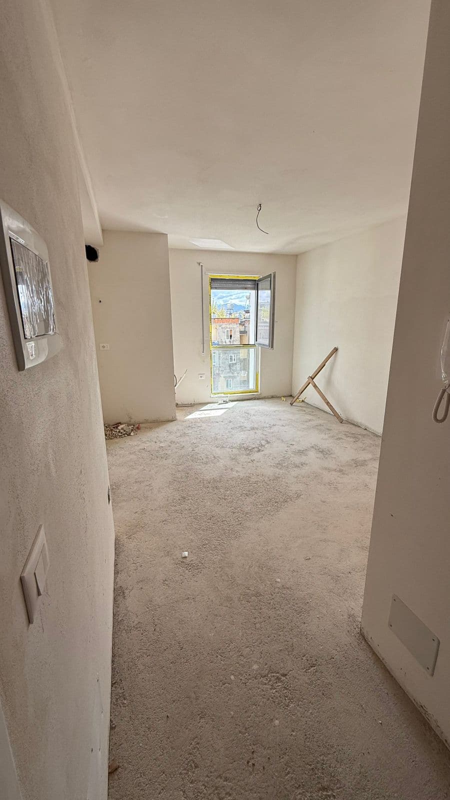 Shitet, Apartament 2+1+2 , Xhamllik, Tiranë 4