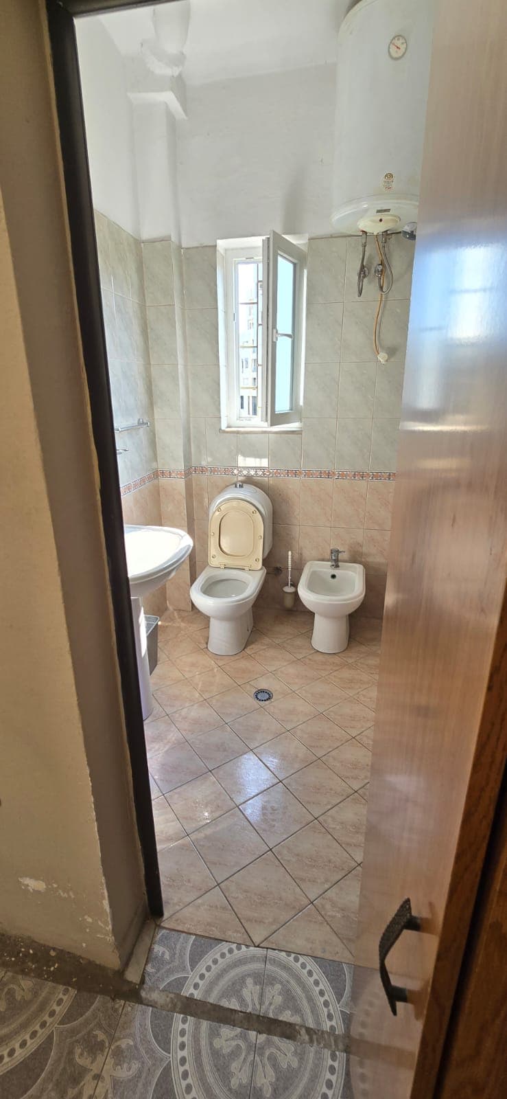 Shitet, Apartament 1+1+ Kuzhinë e Vecuar, Rruga Muhamet Gjollesha , Tiranë 4