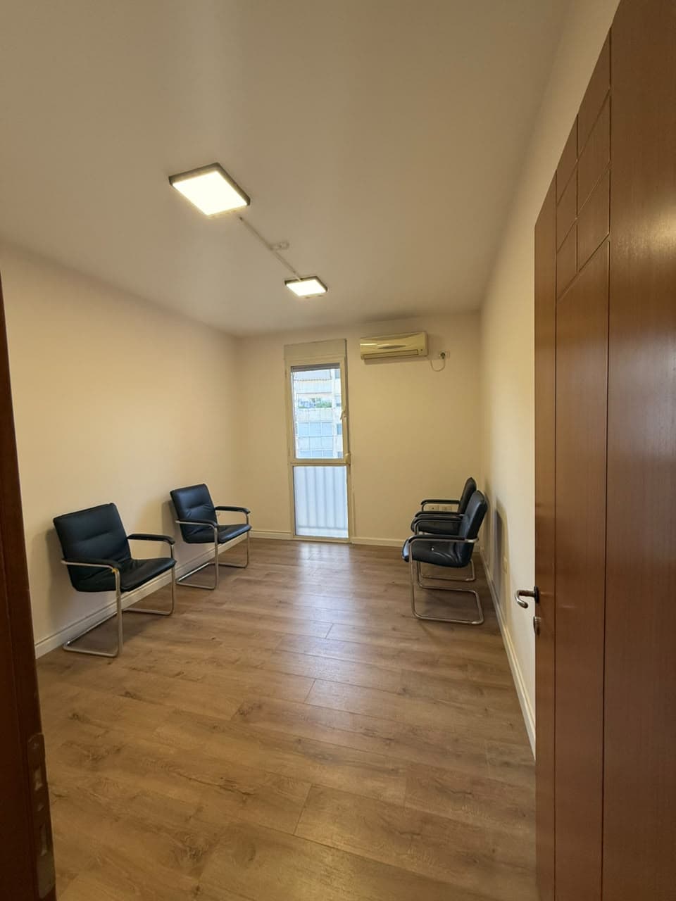 Qera, Ambient Biznesi , Rruga e Kavajës, Tirana