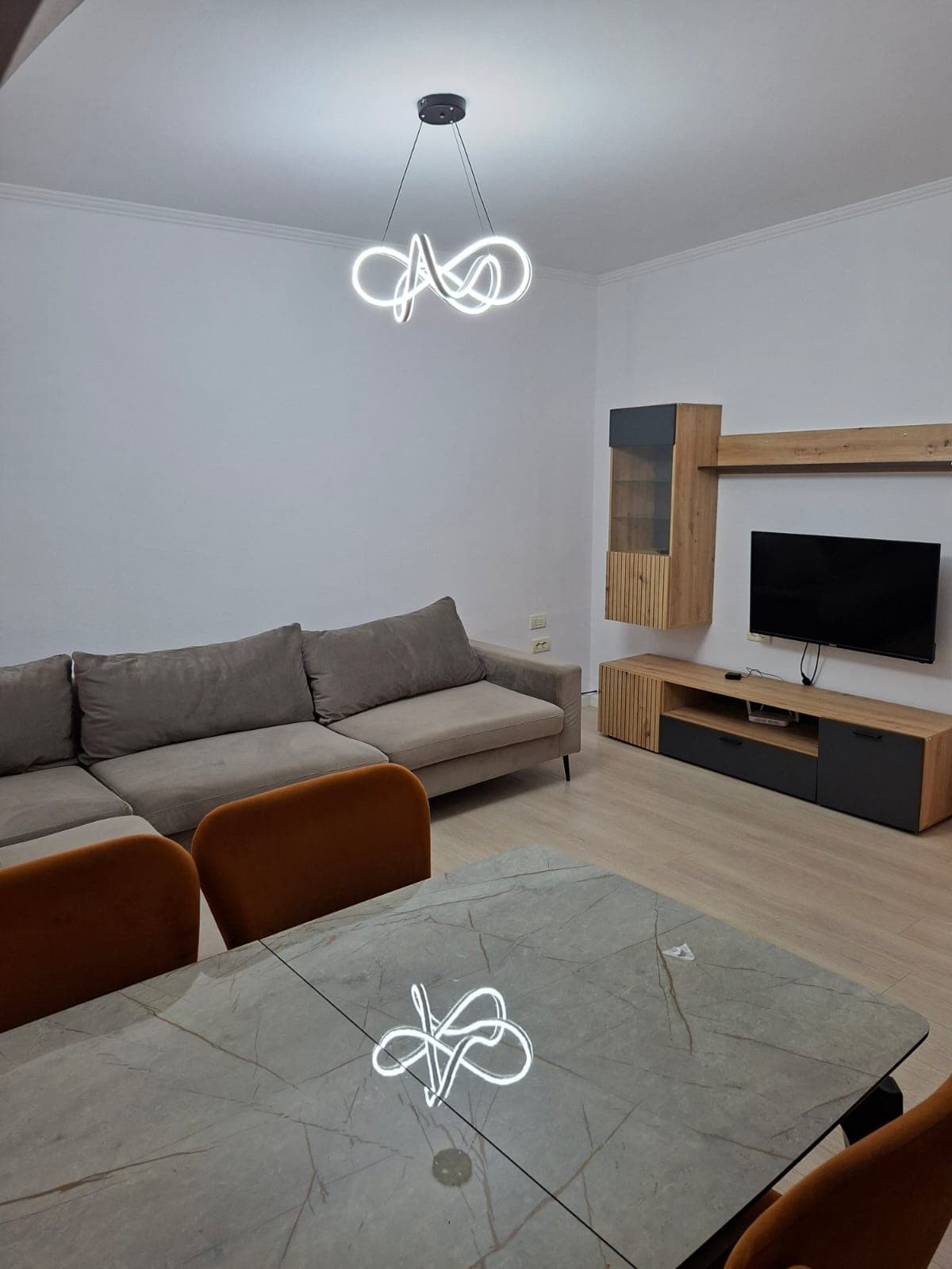 Qera, Apartament 2+1, Irfan Tomini, Tiranë