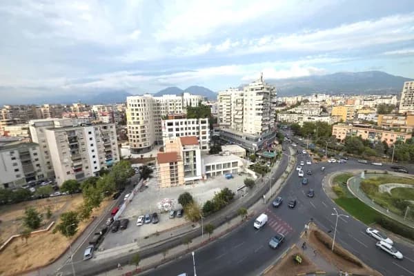 Shitet, Apartament 1+1 , Komuna e Parisit, Tiranë