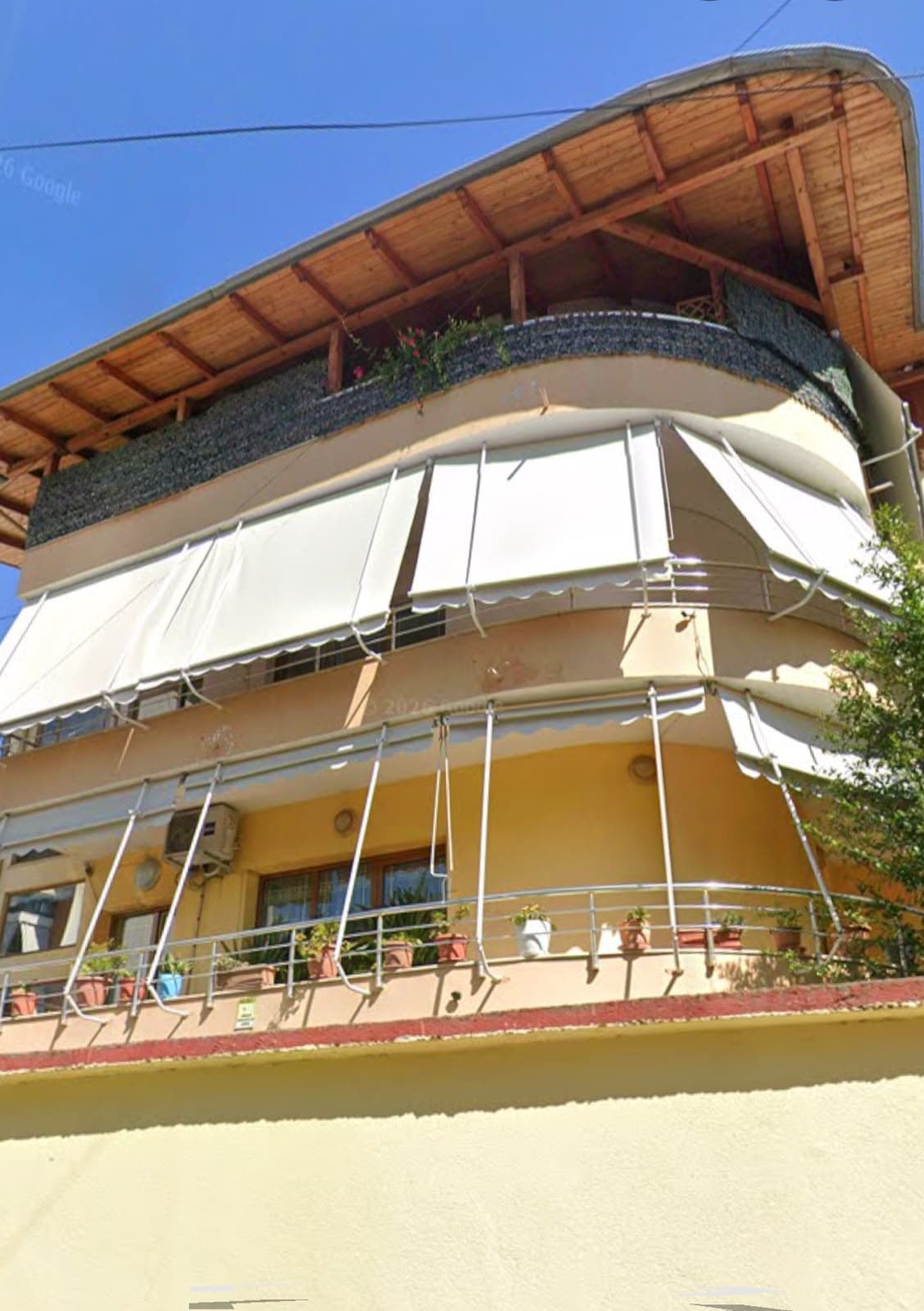 Qera, Pjesë Vile 3+1+2 + Post Parking, Pranë Globe, Tiranë - 110.000 Lekë| 180 m²