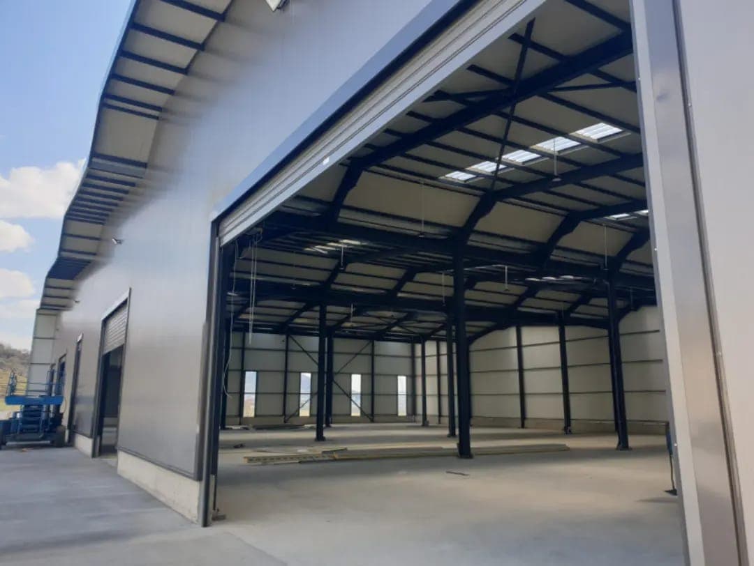 Shitet, Kapanon, Prane Top Channel, Tiranë - 5000000€ | 4621 m²
