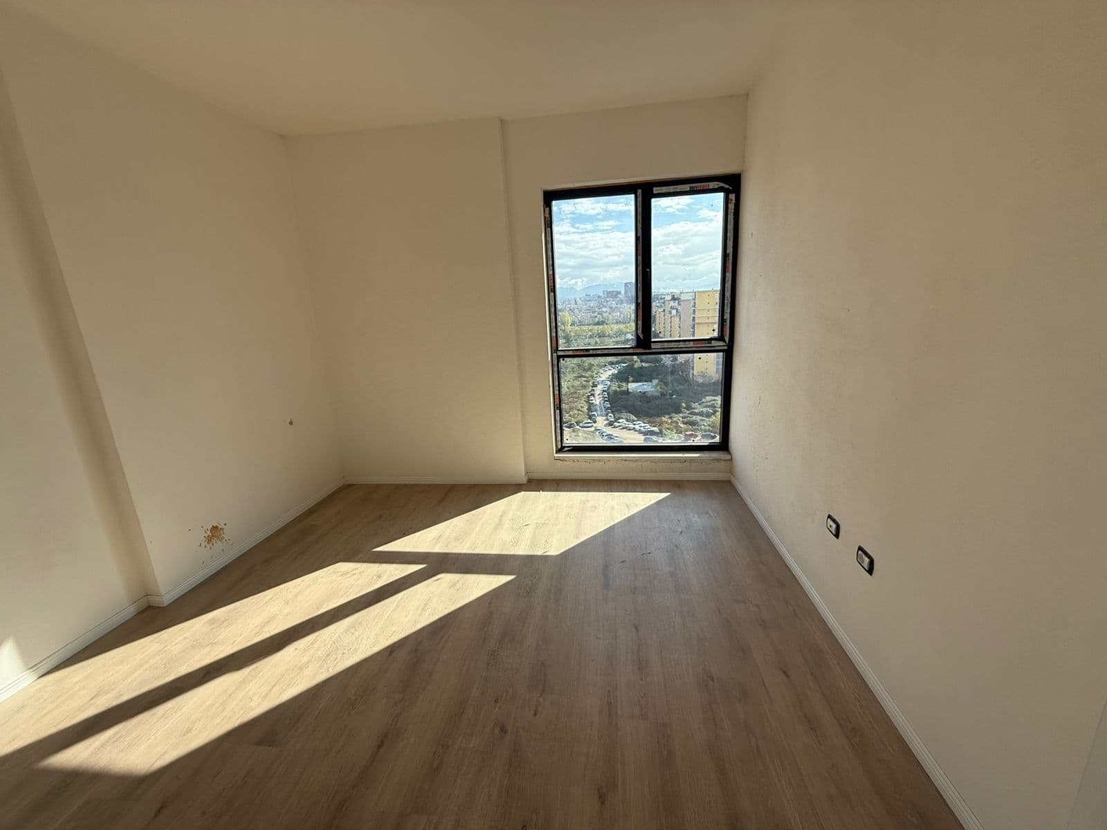 Shitet, Apartament 2+1 , Ish Fusha e Aviacionit, Tiranë - 18.500.000 Lek | 91.49 m²