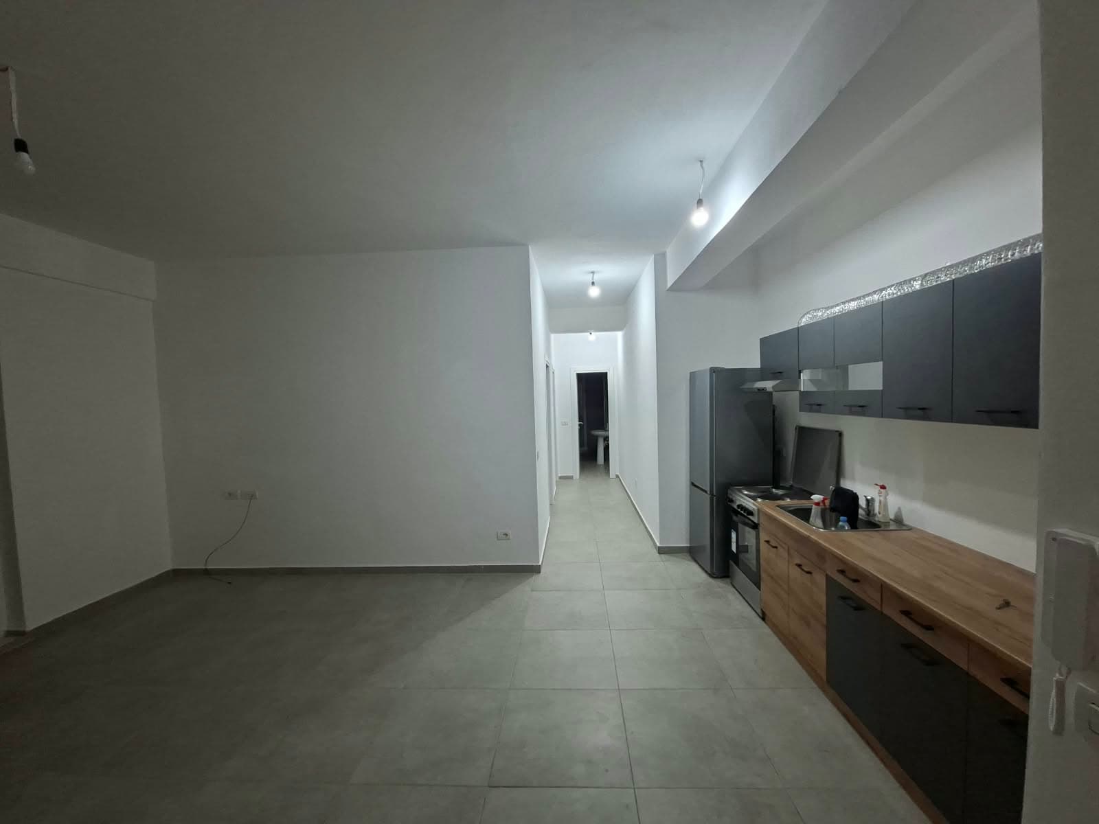 Qera, Apartament 2+1 , Rruga 5 Maji, Tiranë - 45.000 Lekë| 90 m² 2