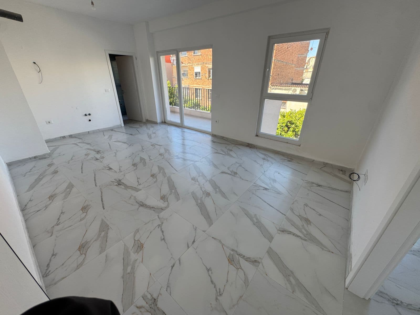 Qera, Apartament 1+1 , Kompleksi Aura, Tiranë 2