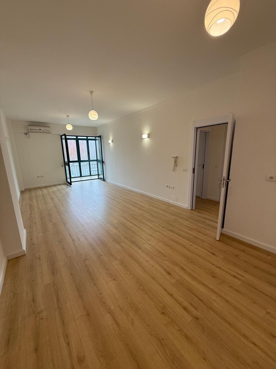 Shitet, Apartament 1+1 , Rruga e Kavajës, Tiranë - 192,000€ | 76 m² 2