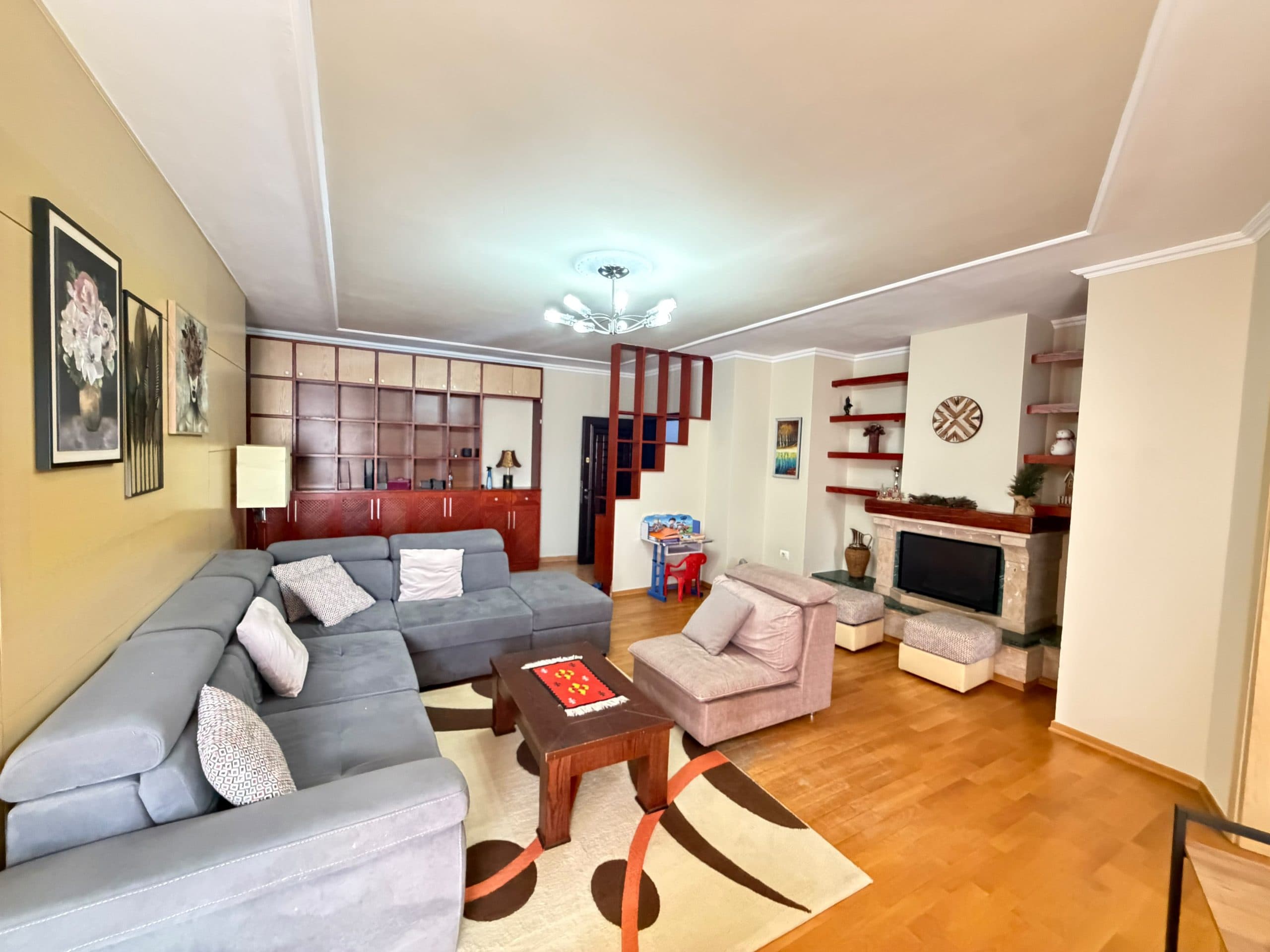 Qera, Apartament 2+1+2 , Stacioni i Trenit, Tiranë