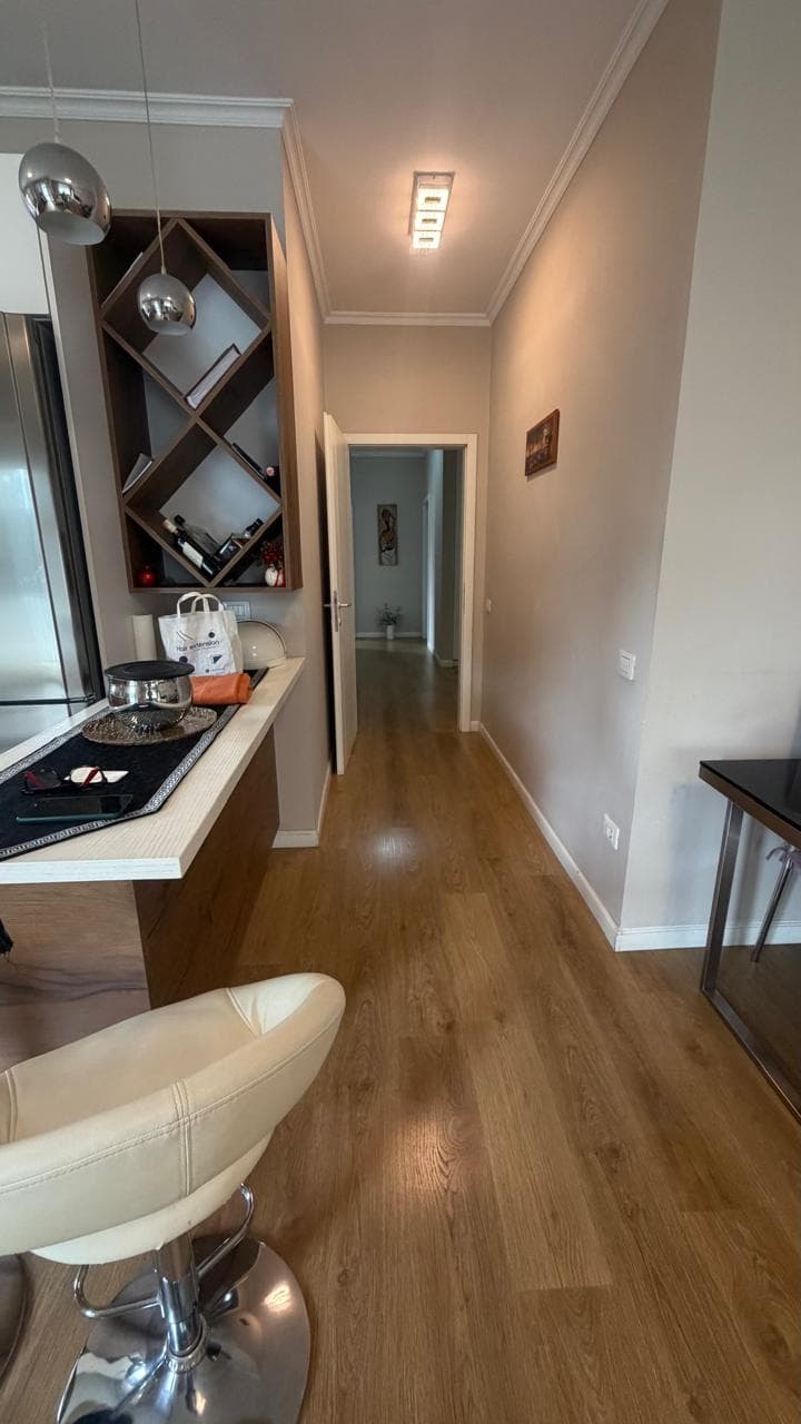 Shitet, Apartament 3+1+2 , Komuna e Parisit, Tiranë 3
