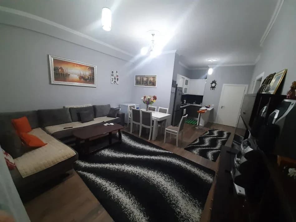 Shitet, Apartament 2+1 , Fresku, Tiranë