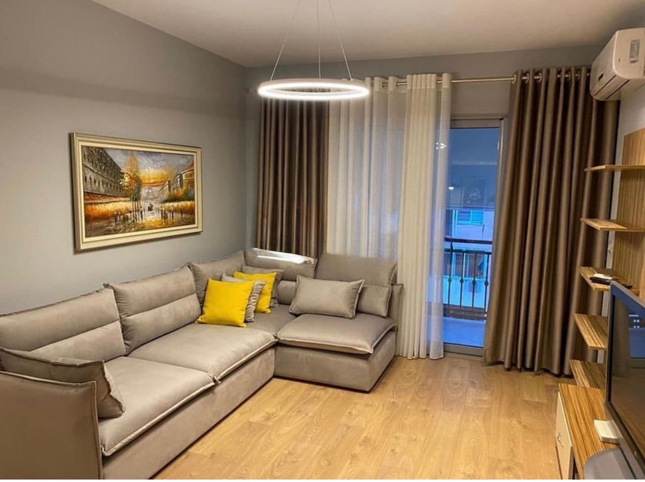 Qera, Apartament 2+1 , Komunën e Parisit, Tiranë