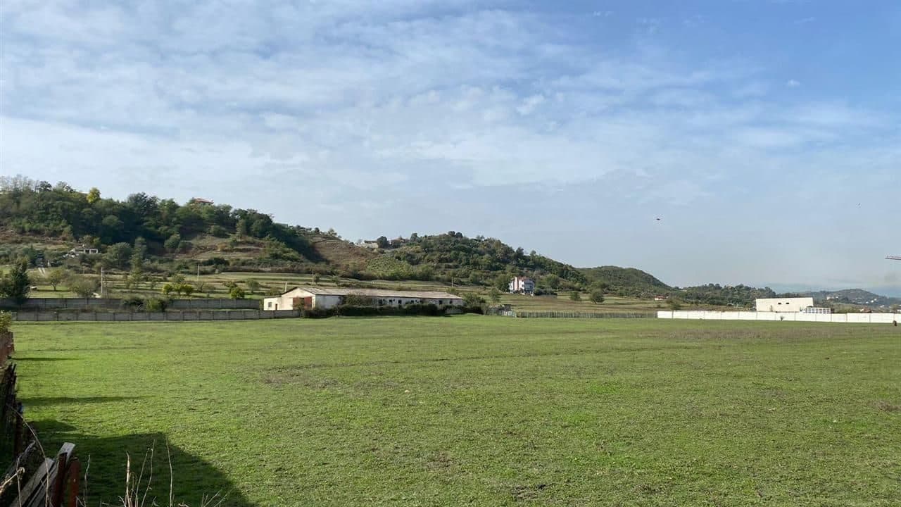 Shitet, Tokë , Yzberish, Tiranë