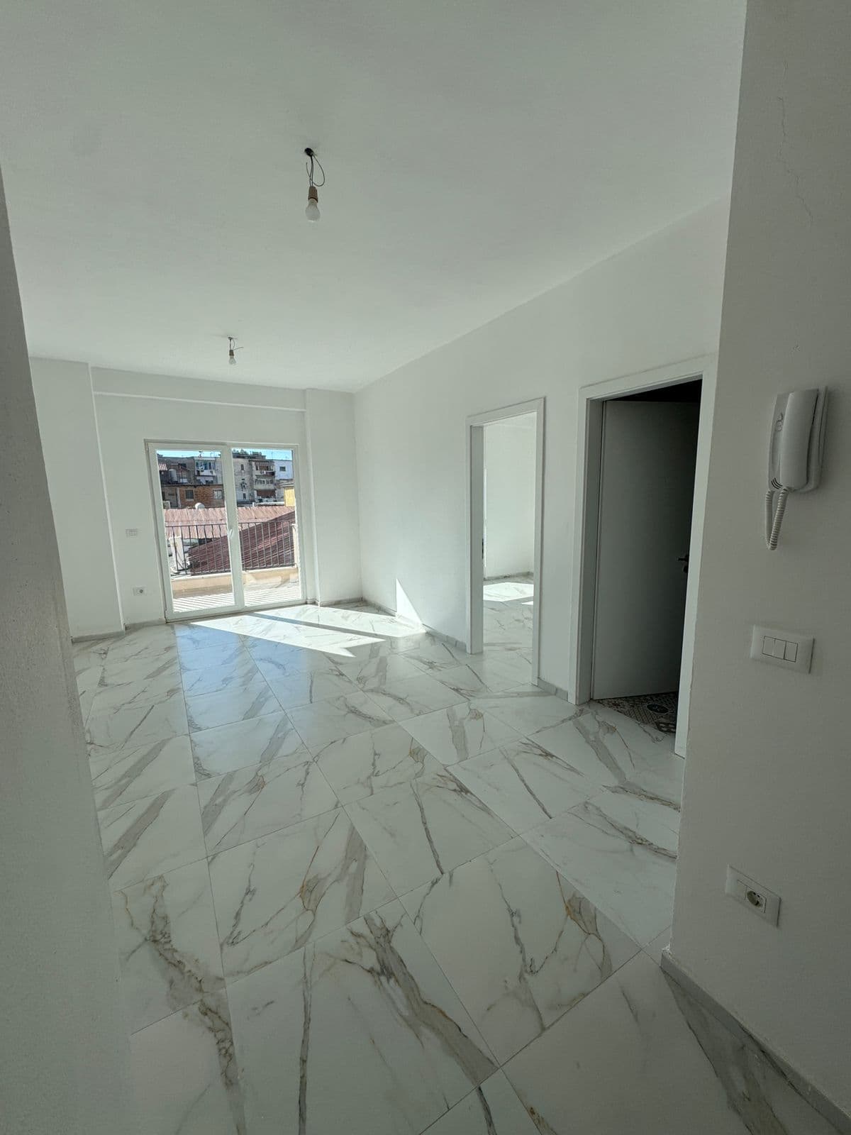 Qera, Apartament 1+1, Kompleksi Aura, Tiranë 2