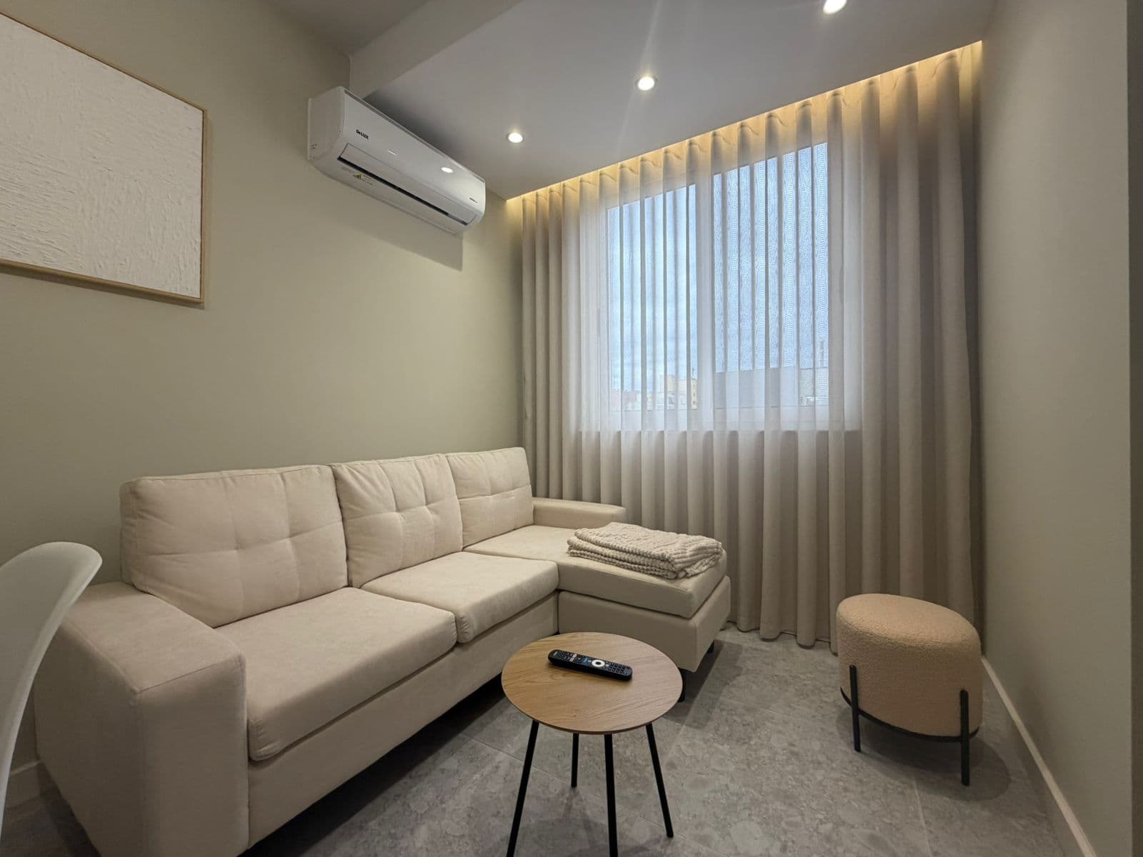 Shiten, 2 Apartamente 1+1, 21 Dhjetori, Tiranë