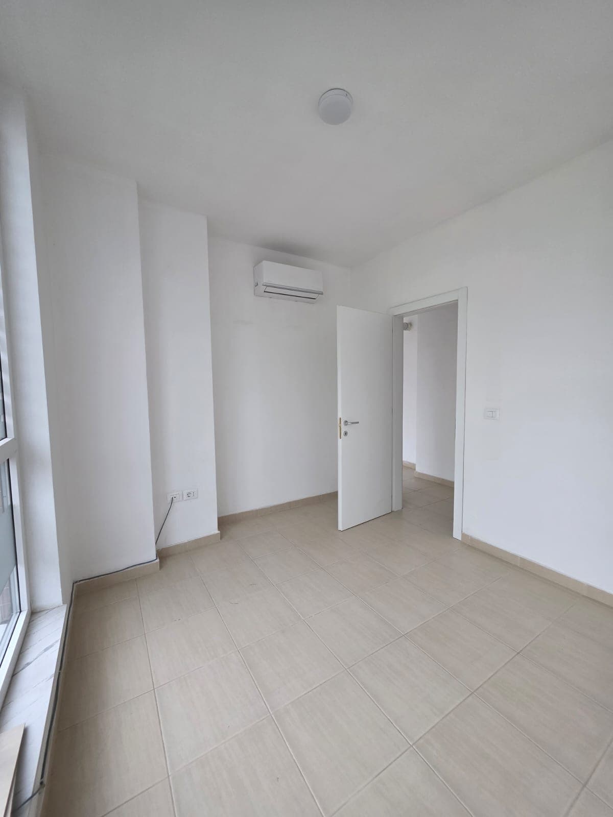 Qera, Ambient Biznesi, 1+1,Bulevardi I Ri , Tiranë 2