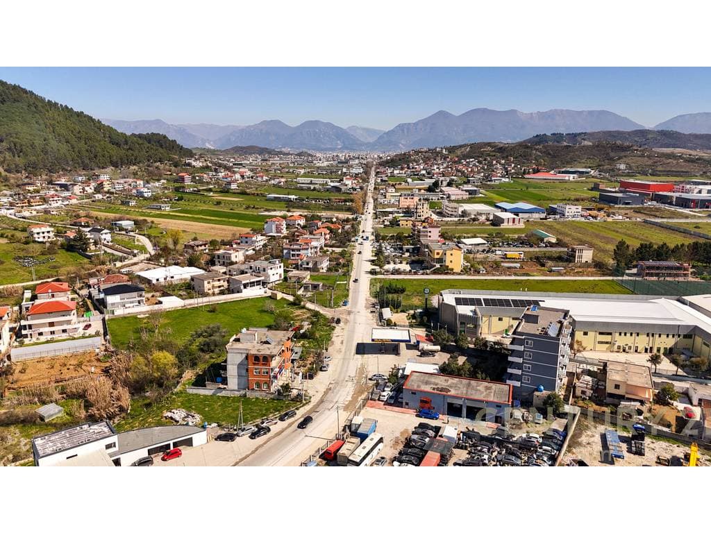 Shitet, Tokë, Vaqarr, Tiranë