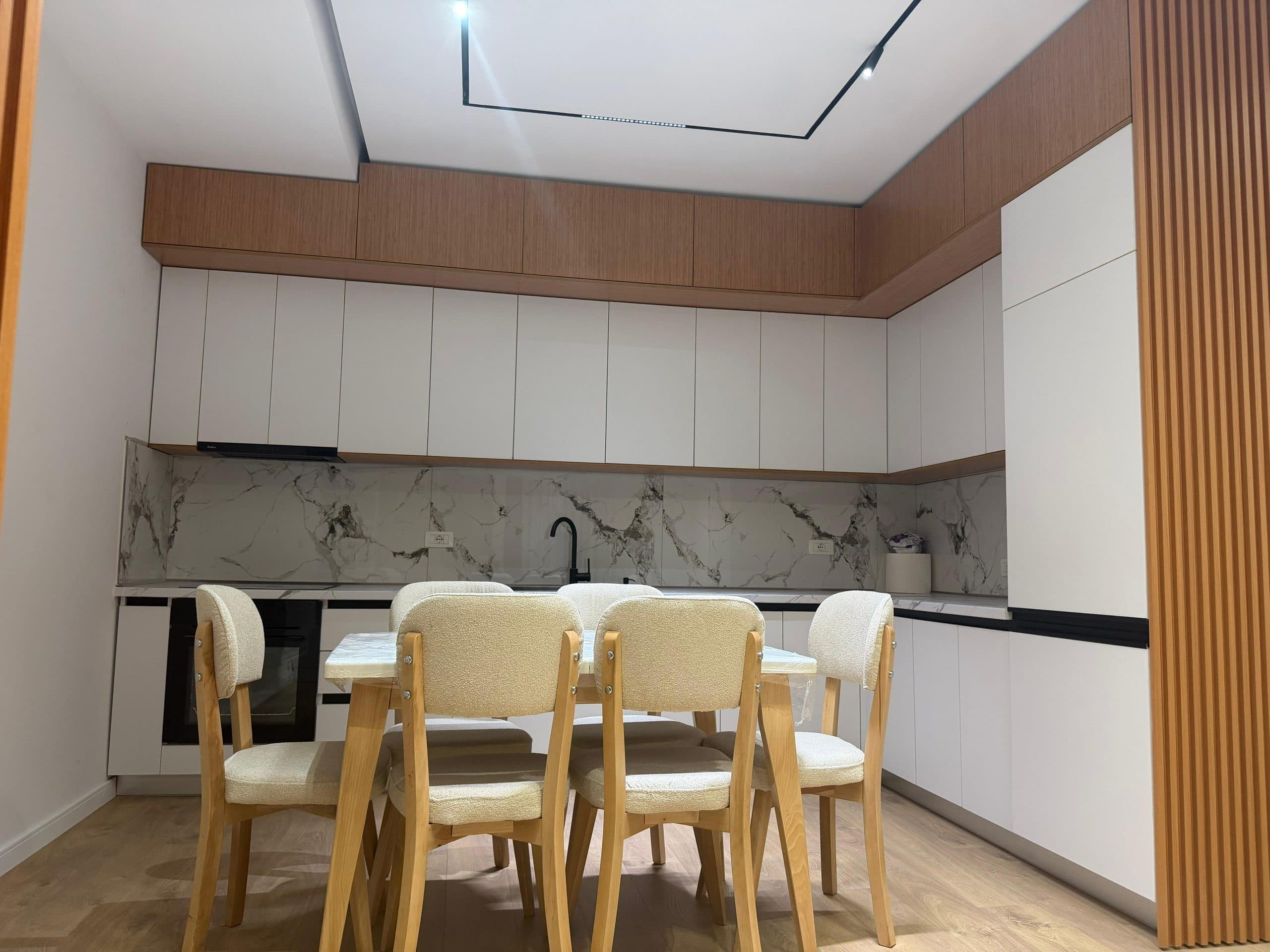 Qera, Apartament 2+1+2+Post Parking , Rruga 5 Maji, Tiranë - 80,000 Lekë | 100 m² 2