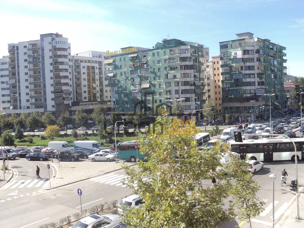 Qera, Dyqan , Prane fabrikes se Miellit , Tiranë - 120,000 Lekë neto | 80 m²
