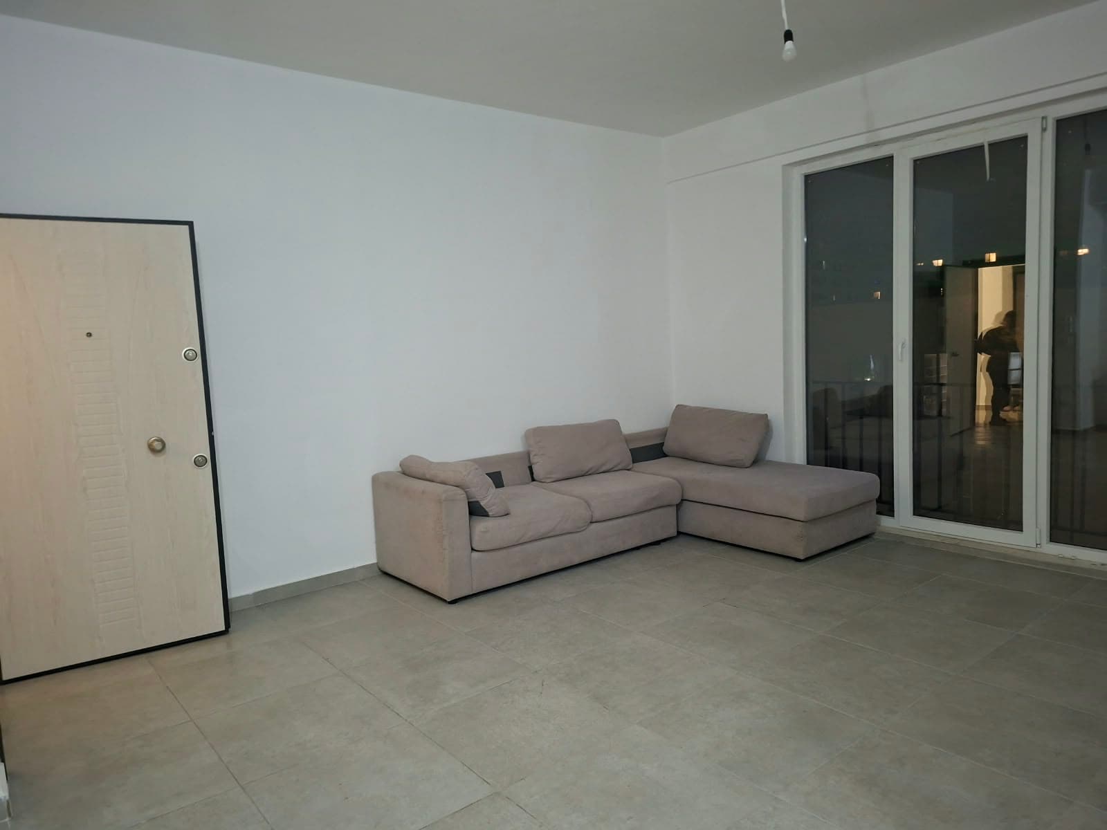Qera, Apartament 2+1 , Rruga 5 Maji, Tiranë - 45.000 Lekë| 90 m²
