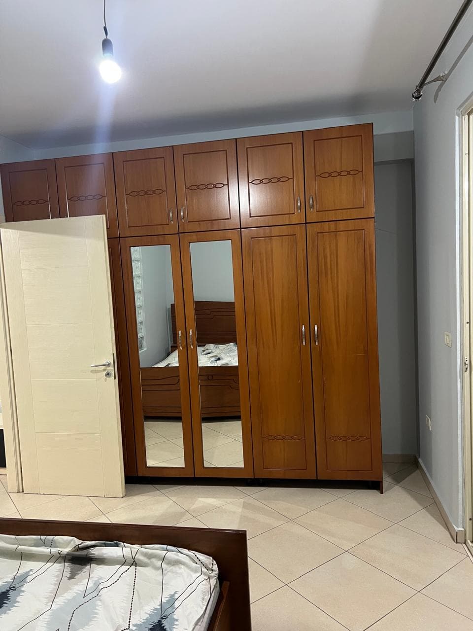 Shitet Apartament 1+1 te Kompleksi Malazian, Tiranë 4