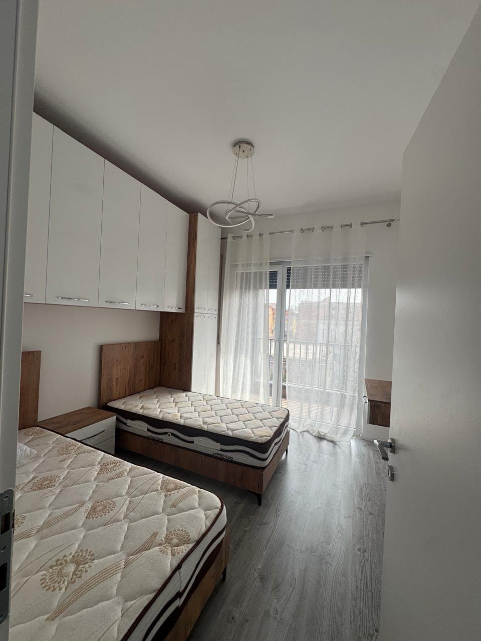 Shitet, Apartament 2+1+2, Rezidenca Henke, Tiranë 4