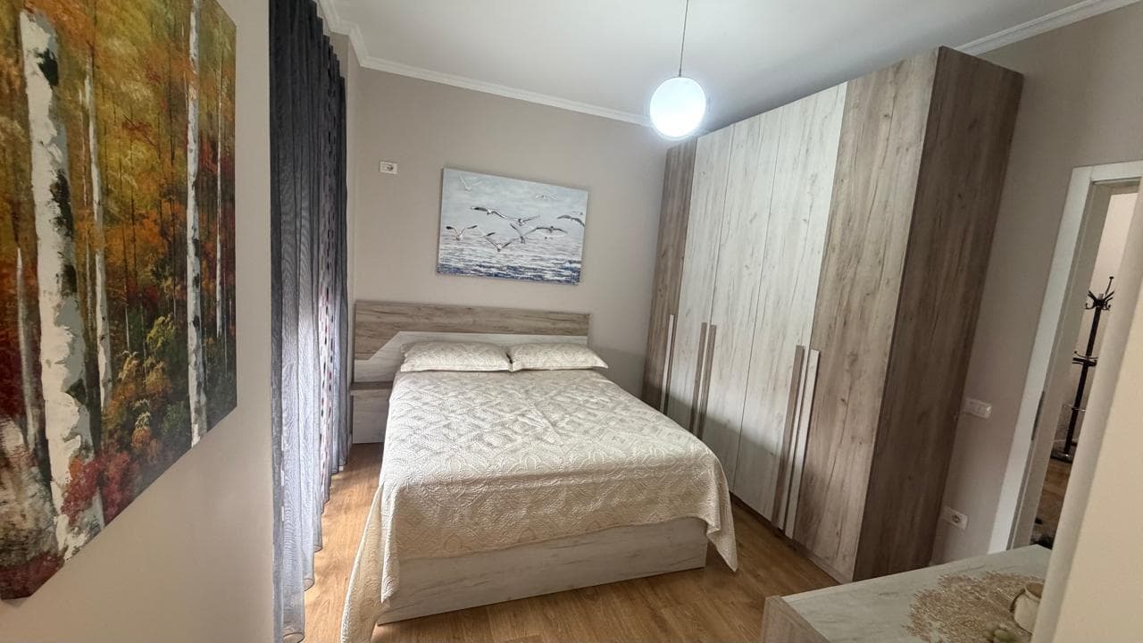 Shitet, Apartament 3+1+2 , Komuna e Parisit, Tiranë 4