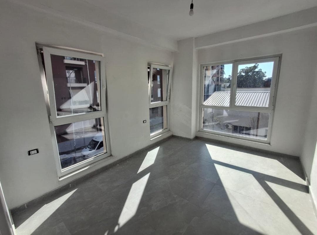 Qera, Apartament 2+1, Rruga Dritan Hoxha , Tiranë - 65,000 Lekë| 94 m²