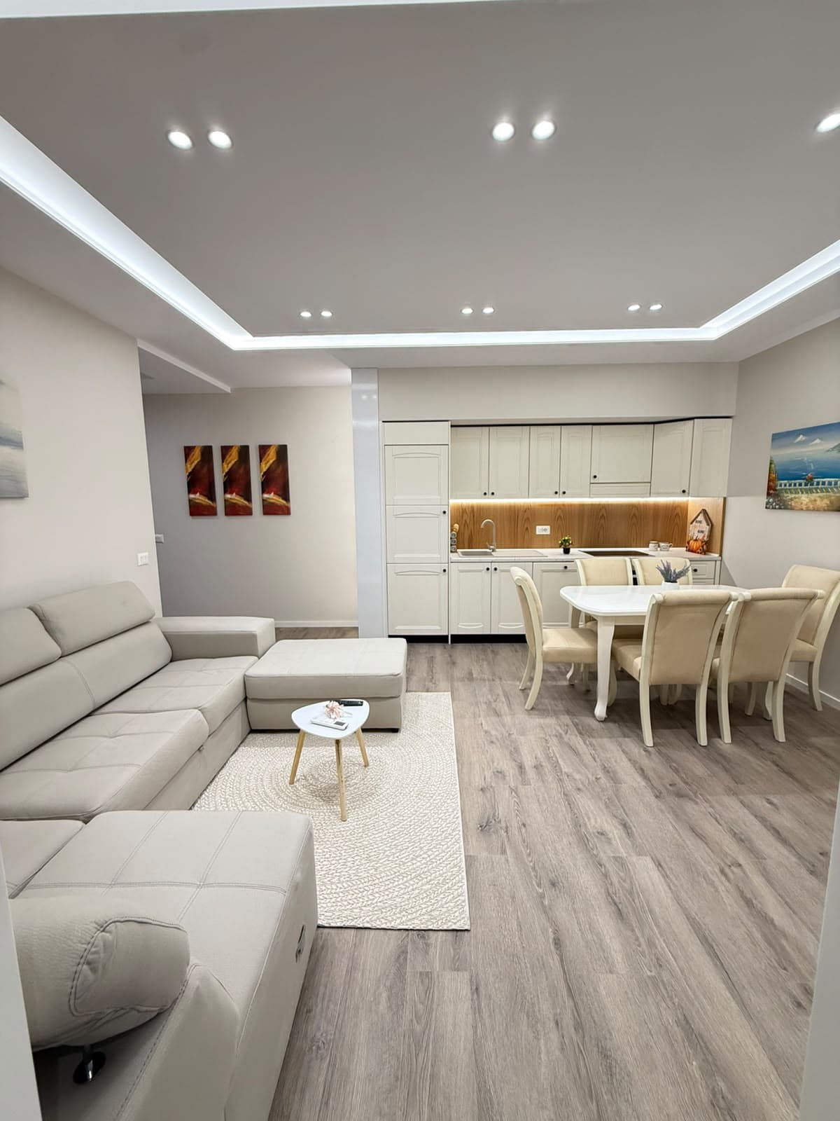 Shitet, Apartament 1+1,Pranë Hotel Pelikani , Durrës - 125000€ | 57 m²