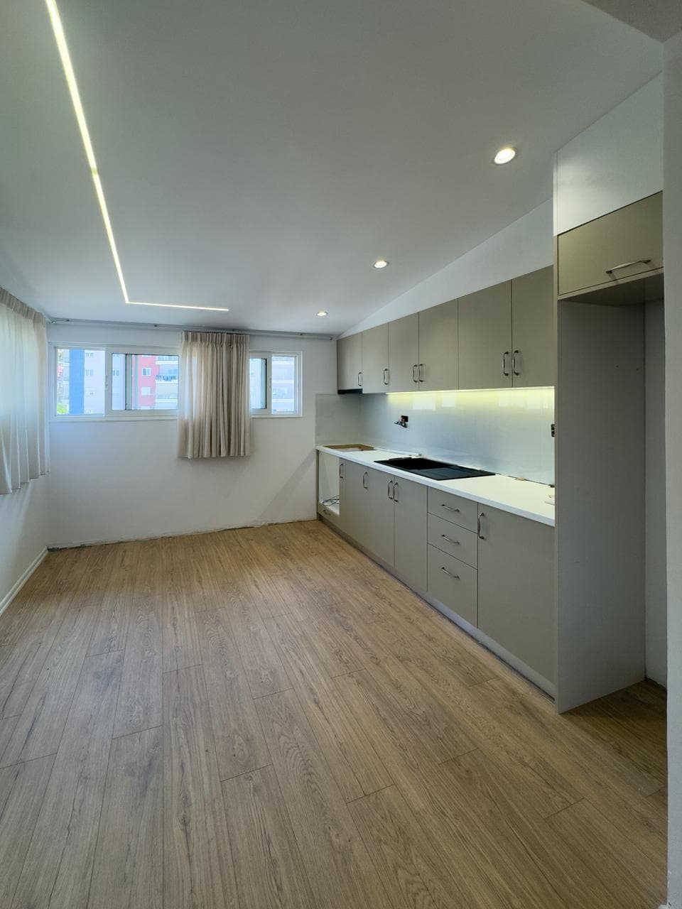 Shitet, Apartament 2+1, Fresku, Tiranë 2